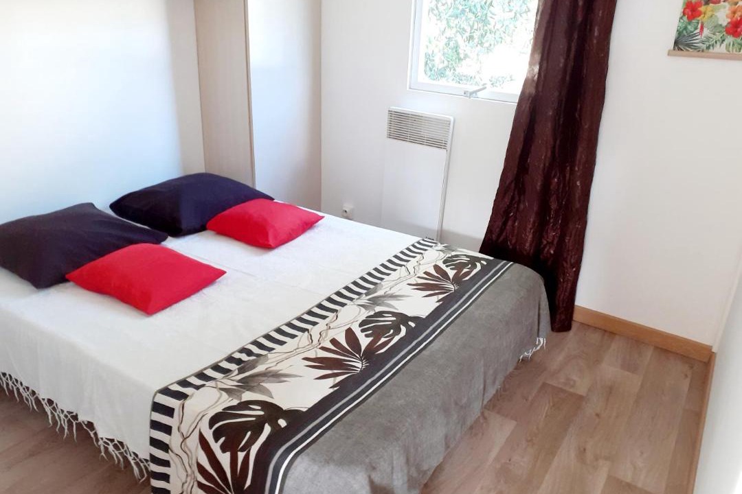 Photo of Bedroom in Narrosse