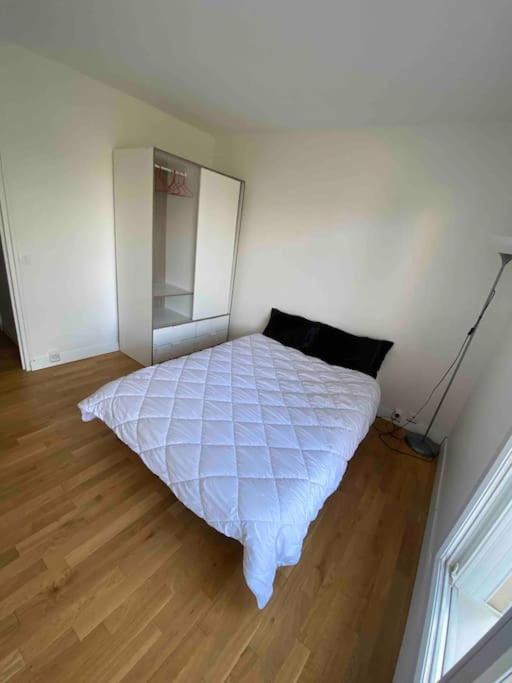 Photo of Bedroom in Magny-les-Hameaux