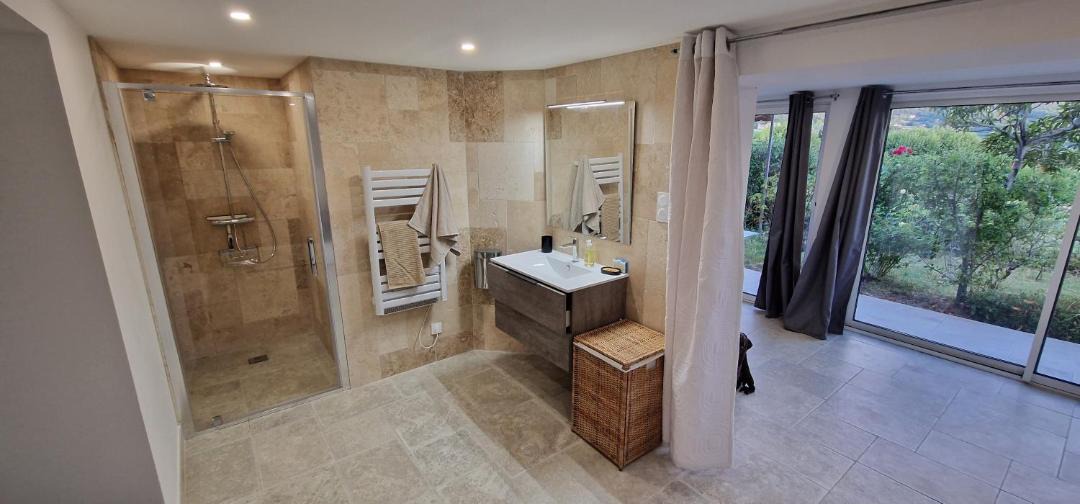 Photo of Bathroom in Nyons