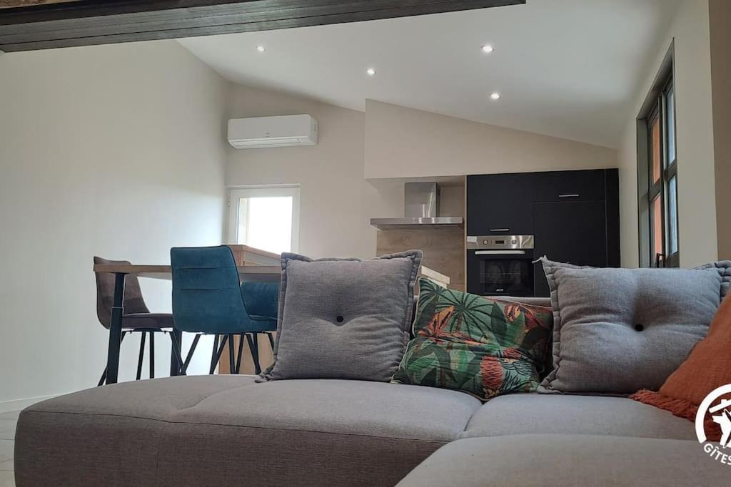 Photo of Livingroom in Andouque