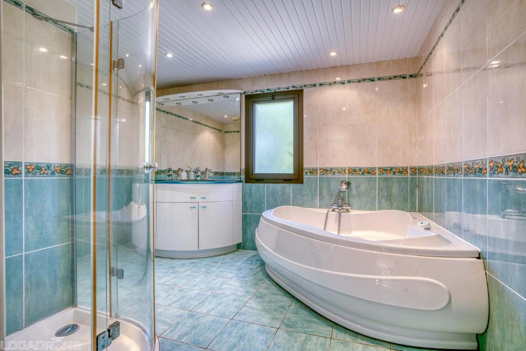 Photo of Bathroom in Montaigu-de-Quercy