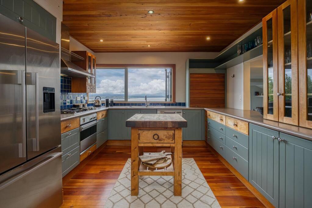Photo of Kitchen in Acacia Bay