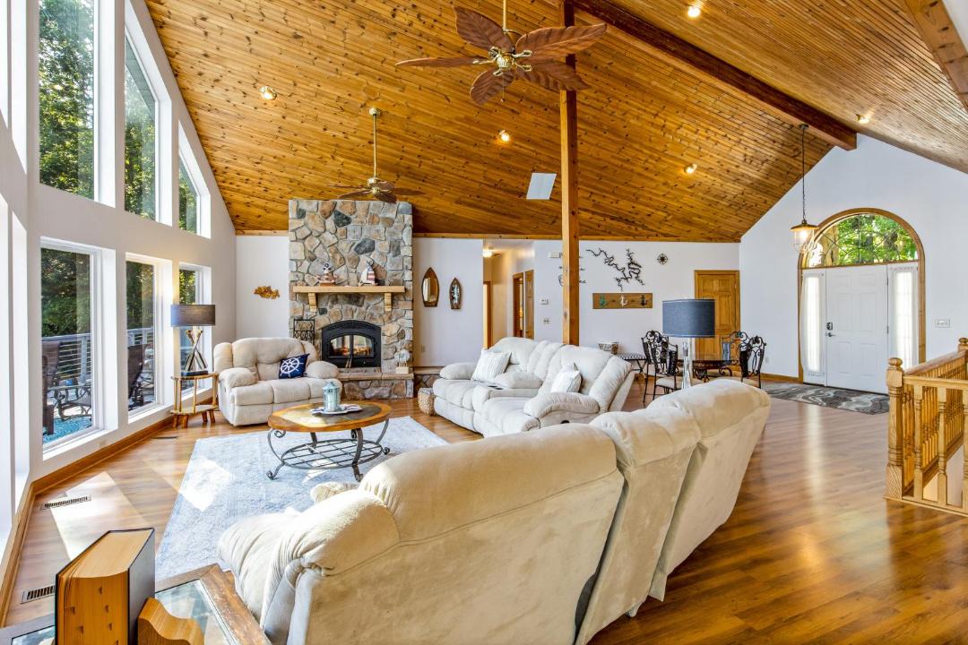 Photo of Livingroom in Sunrise Beach