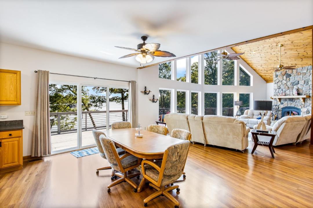 Photo of Livingroom in Sunrise Beach