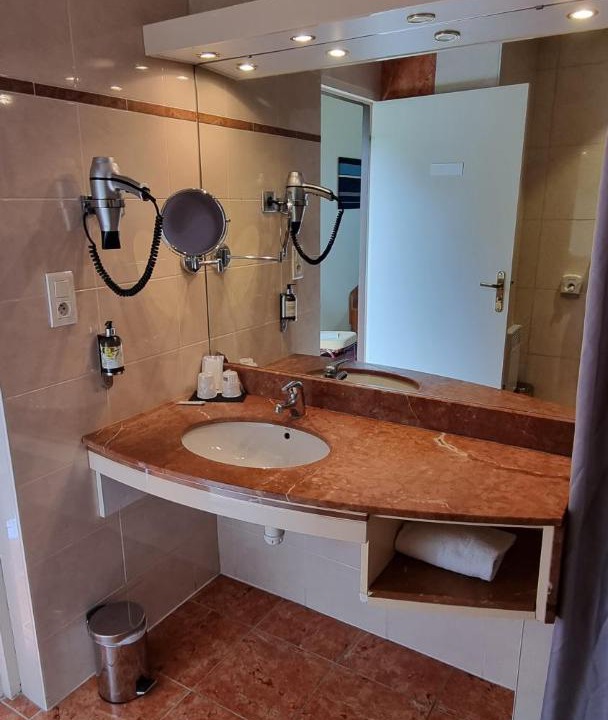 Photo of Others in Heric