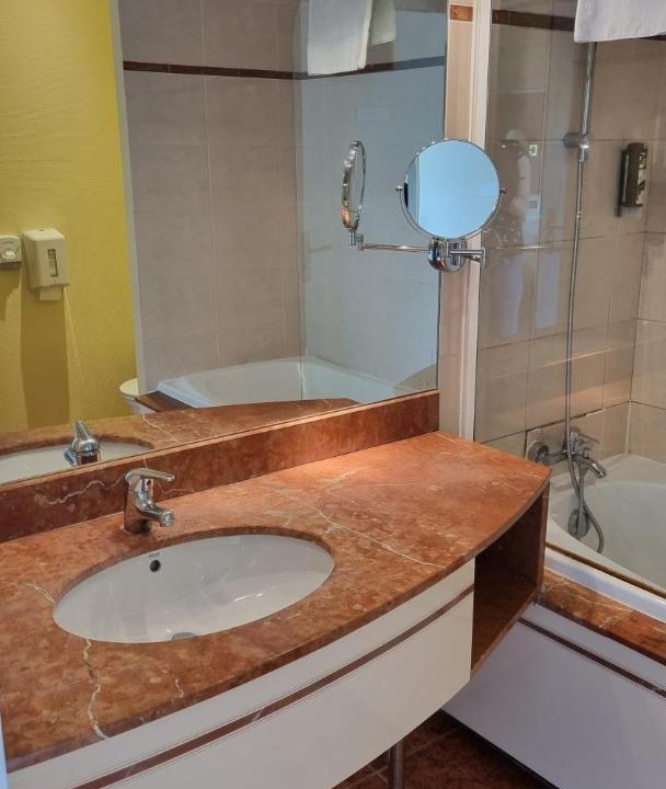 Photo of Others in Heric