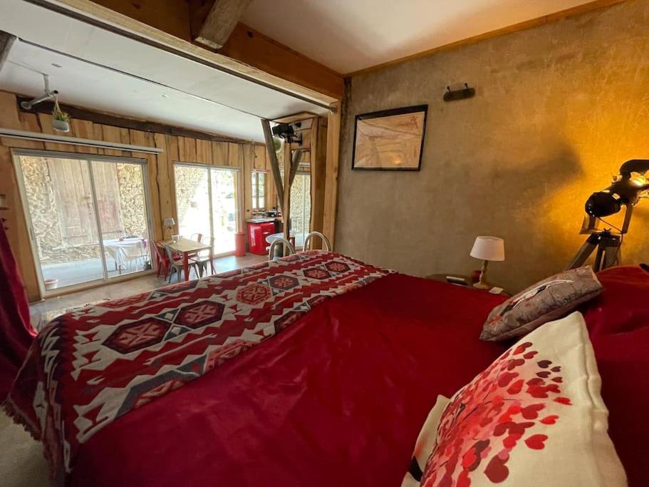 Photo of Bedroom in Saint-Didier-sur-Beaujeu