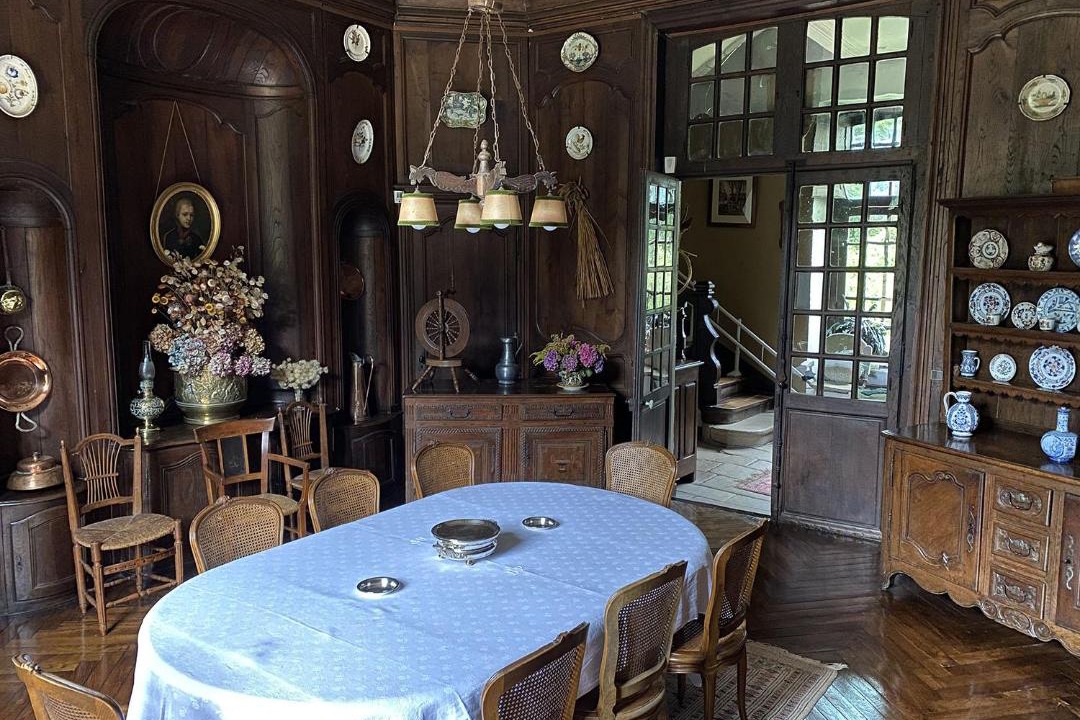 Photo of Others in Quevert