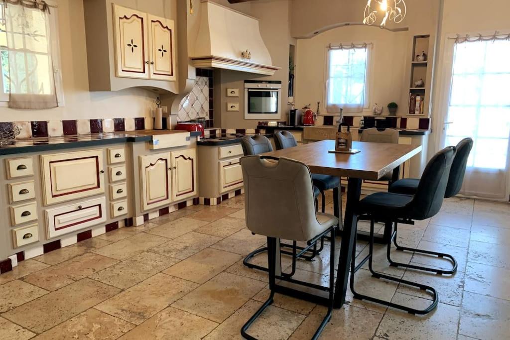 Photo of Livingroom in Aureille