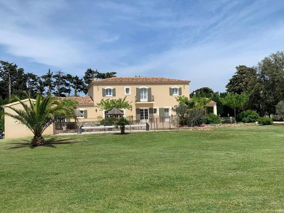Photo of Buildings in Aureille