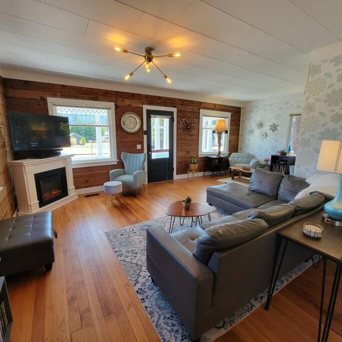 Photo of Others in Crawfordsville