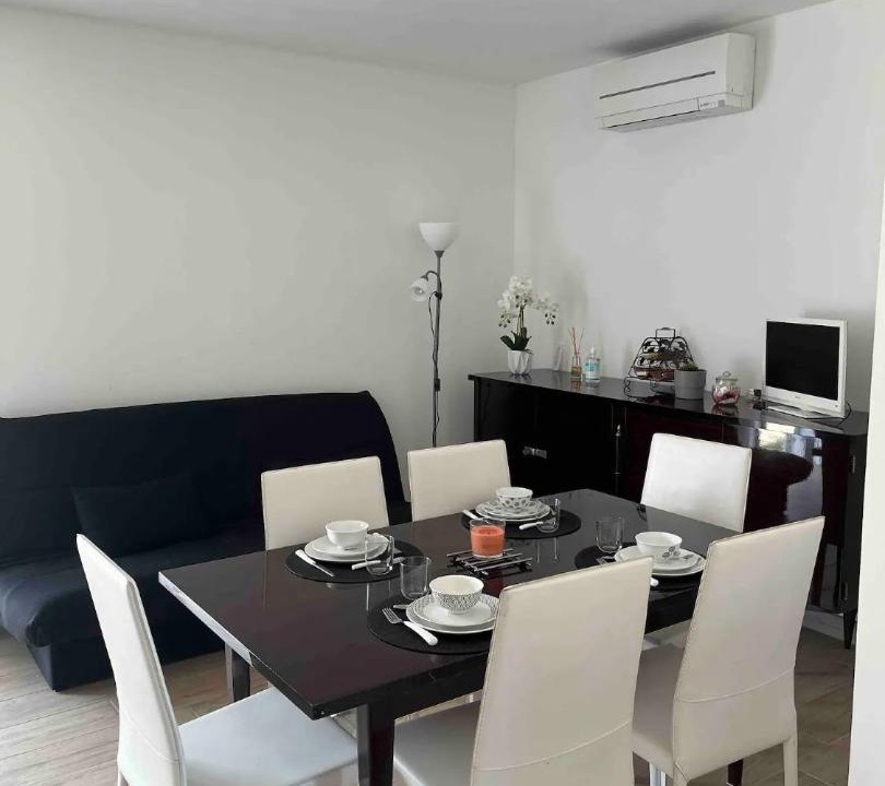 Photo of Livingroom in Moules-et-Baucels
