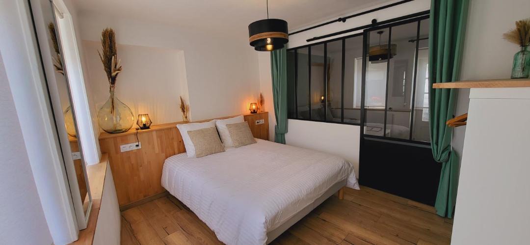 Photo of Bedroom in Pontorson