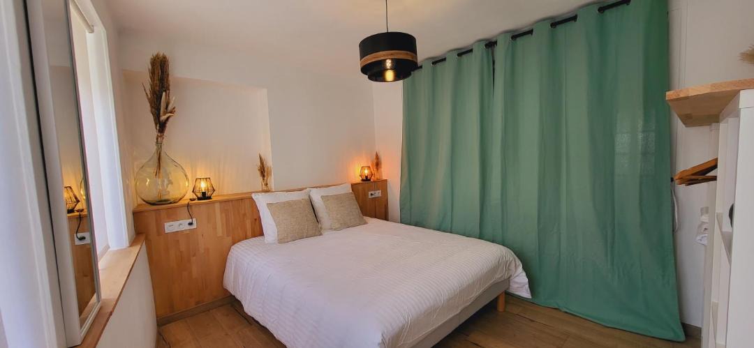 Photo of Bedroom in Pontorson