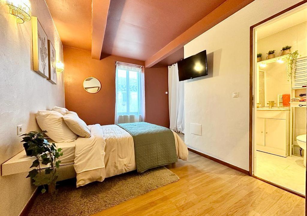 Photo of Bedroom in Saint-Chinian