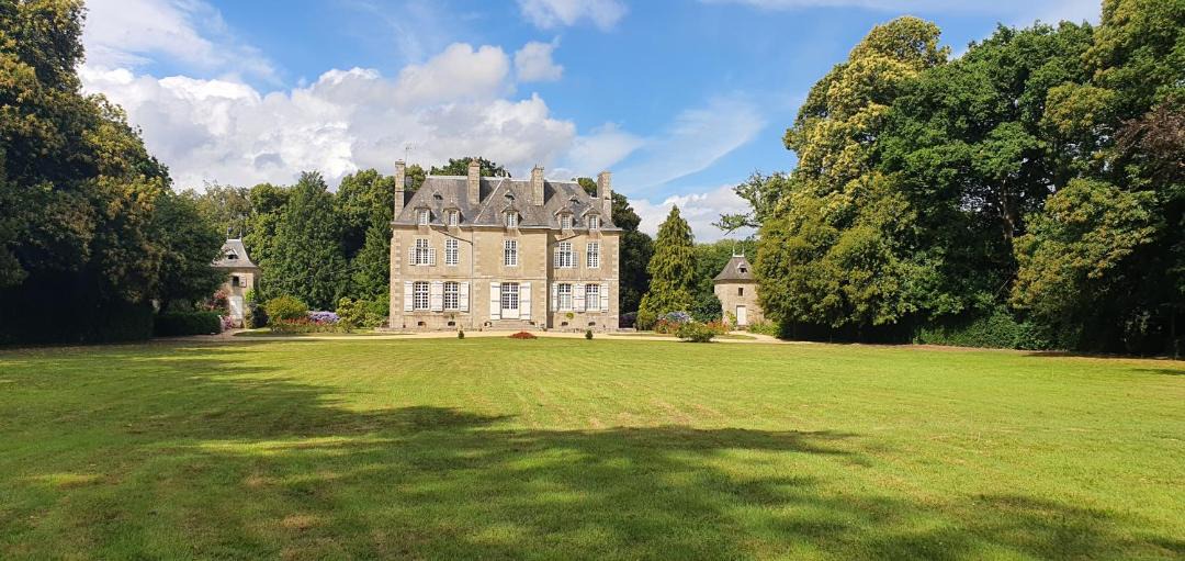 Photo of Others in Quevert