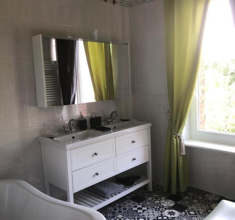 Photo of Others in Haleine