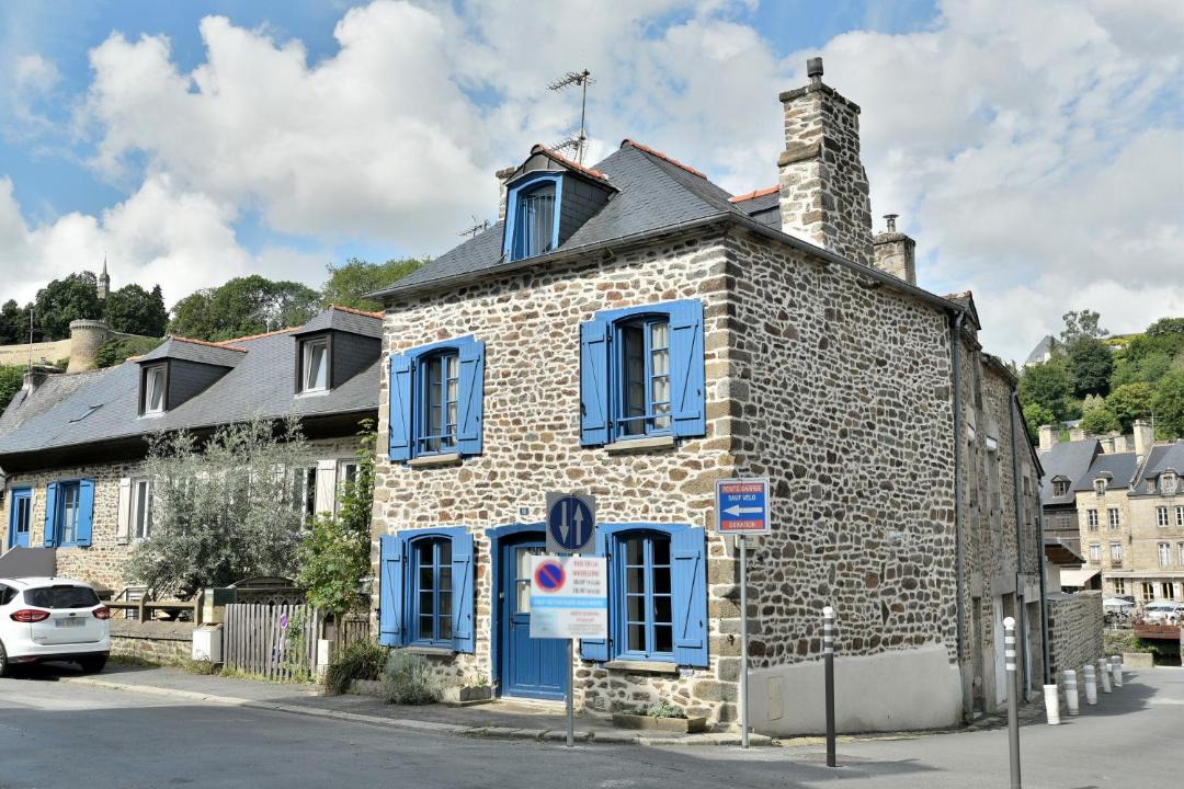 Photo of Buildings in Lanvallay