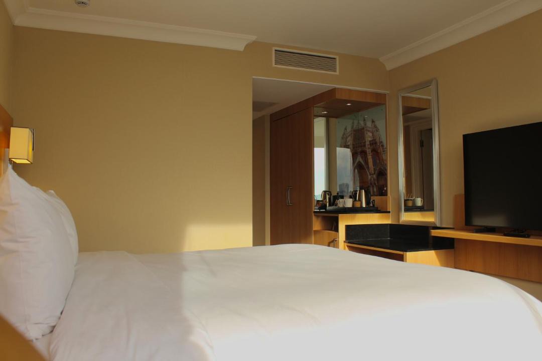 Photo of Bedroom in Heathrow Villages