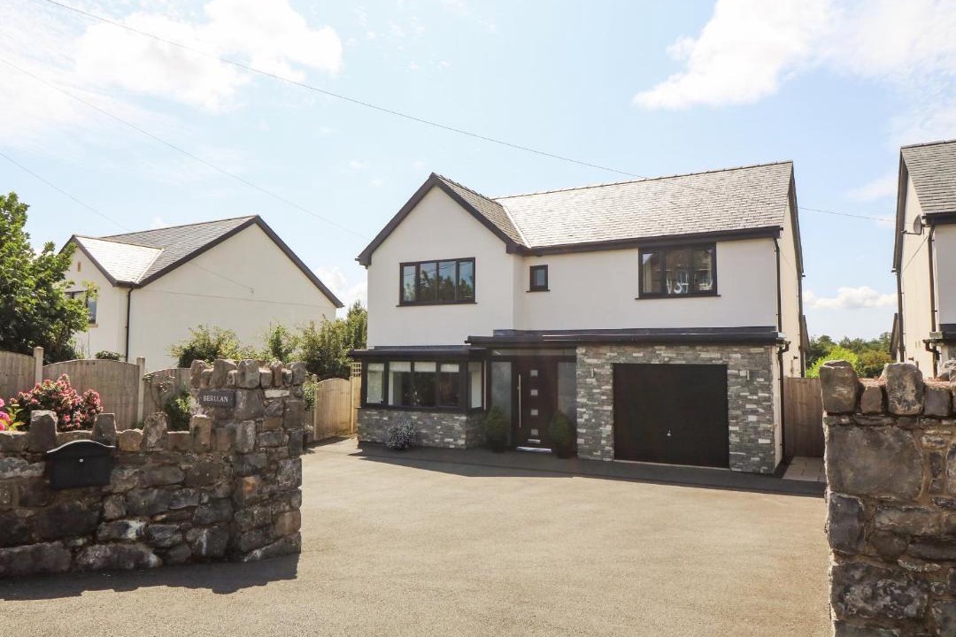 Photo of Buildings in Llanbedrgoch
