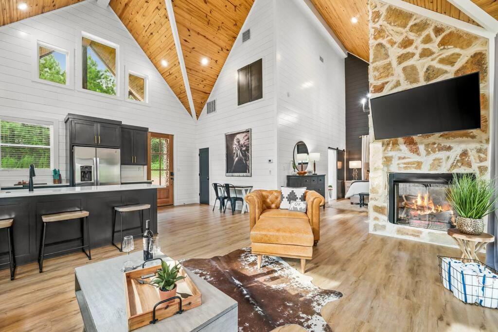Photo of Livingroom in Broken Bow