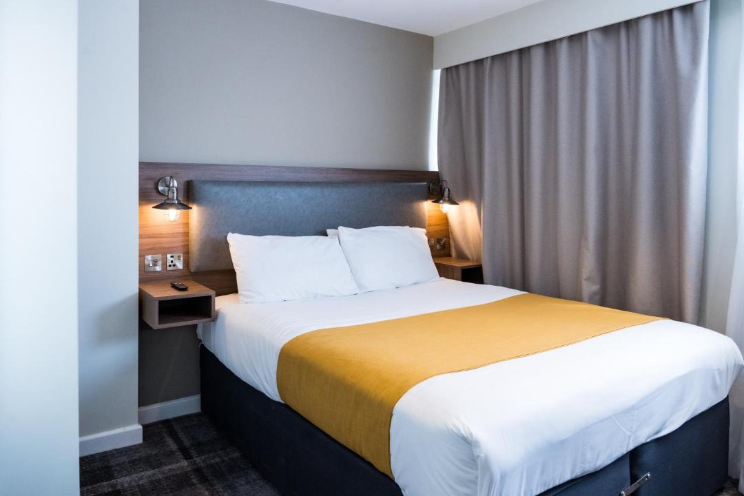 Photo of Bedroom in Almondsbury