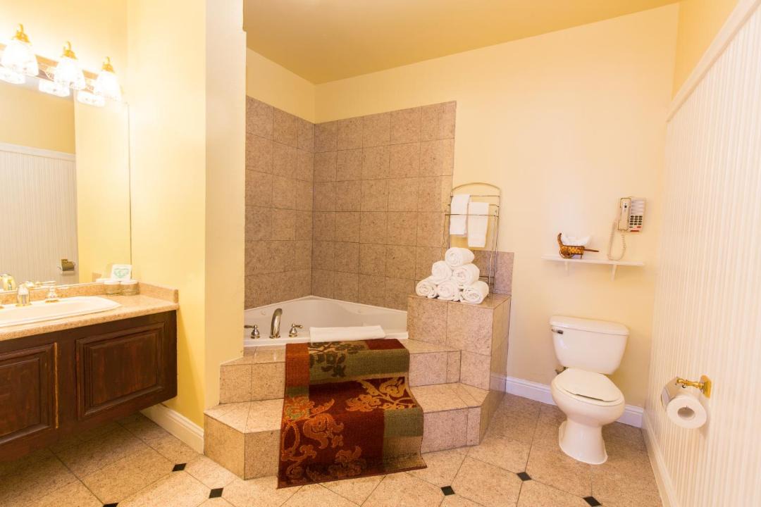 Photo of Bathroom in Lower Pacific Heights