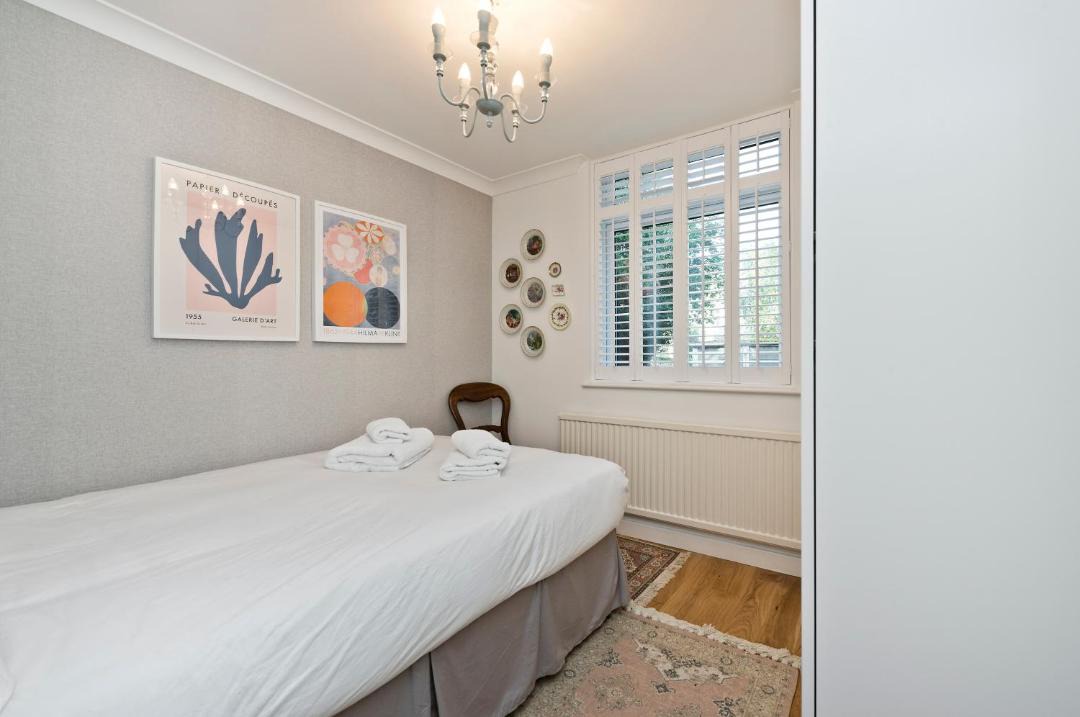 Photo of Others in Kew