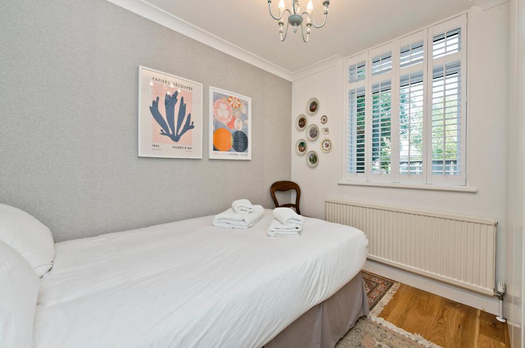 Photo of Others in Kew