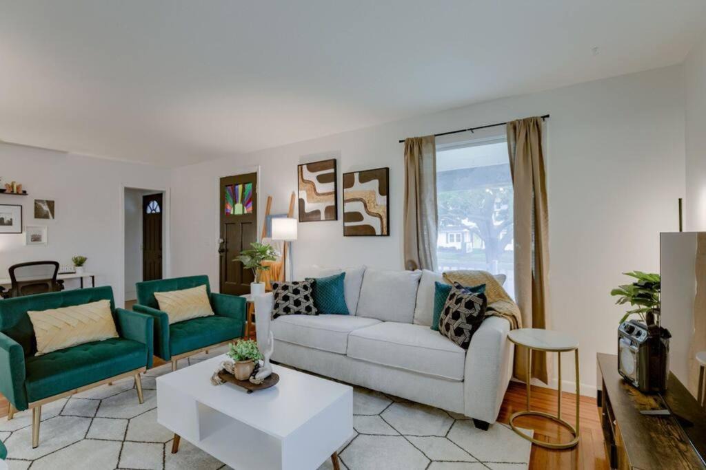 Photo of Livingroom in Bethany