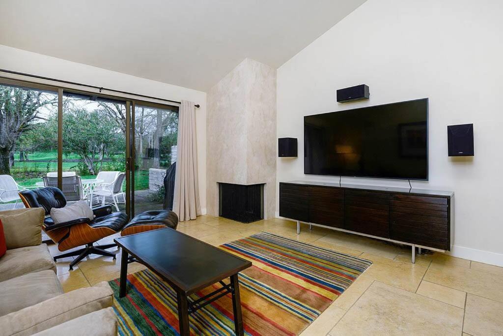 Photo of Livingroom in Napa