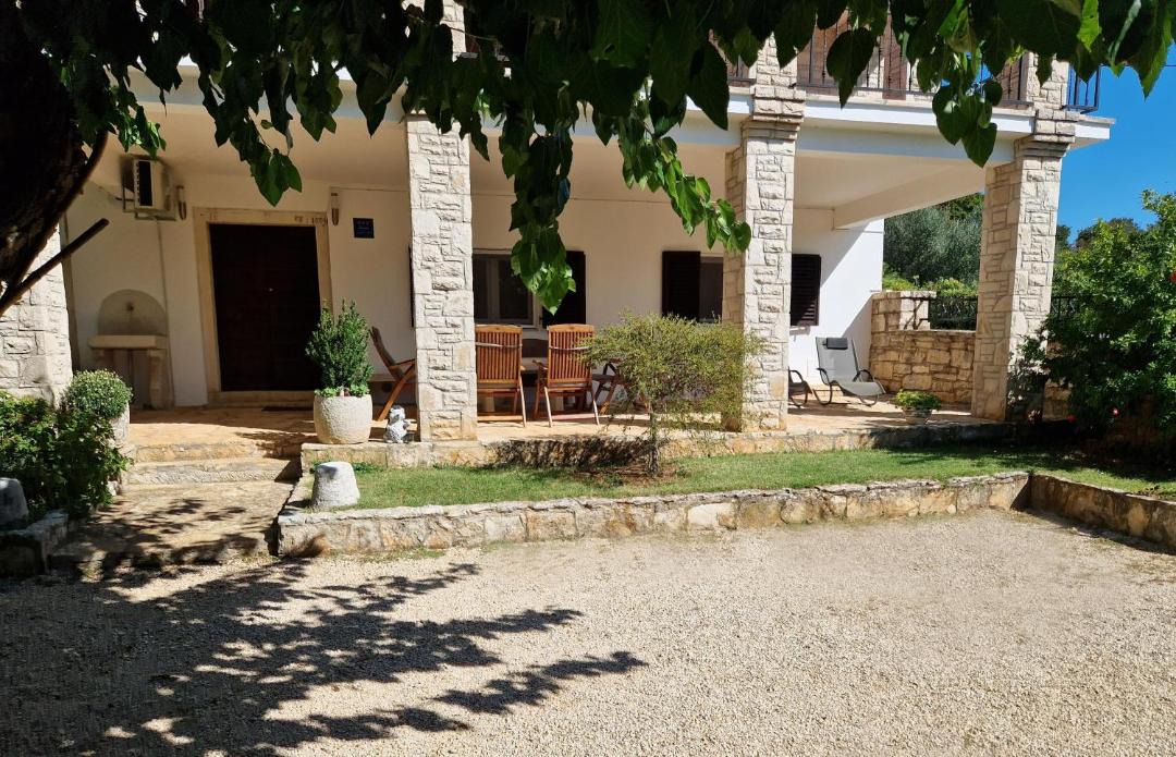 Photo of Buildings in Golas