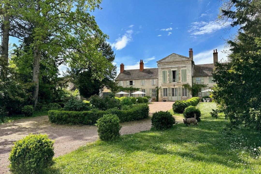 Photo of Buildings in Givry