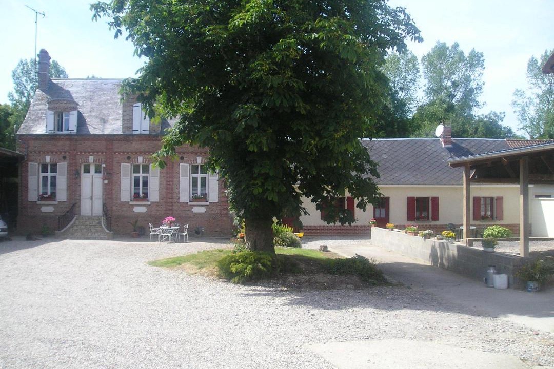 Photo of Buildings in Moyenneville