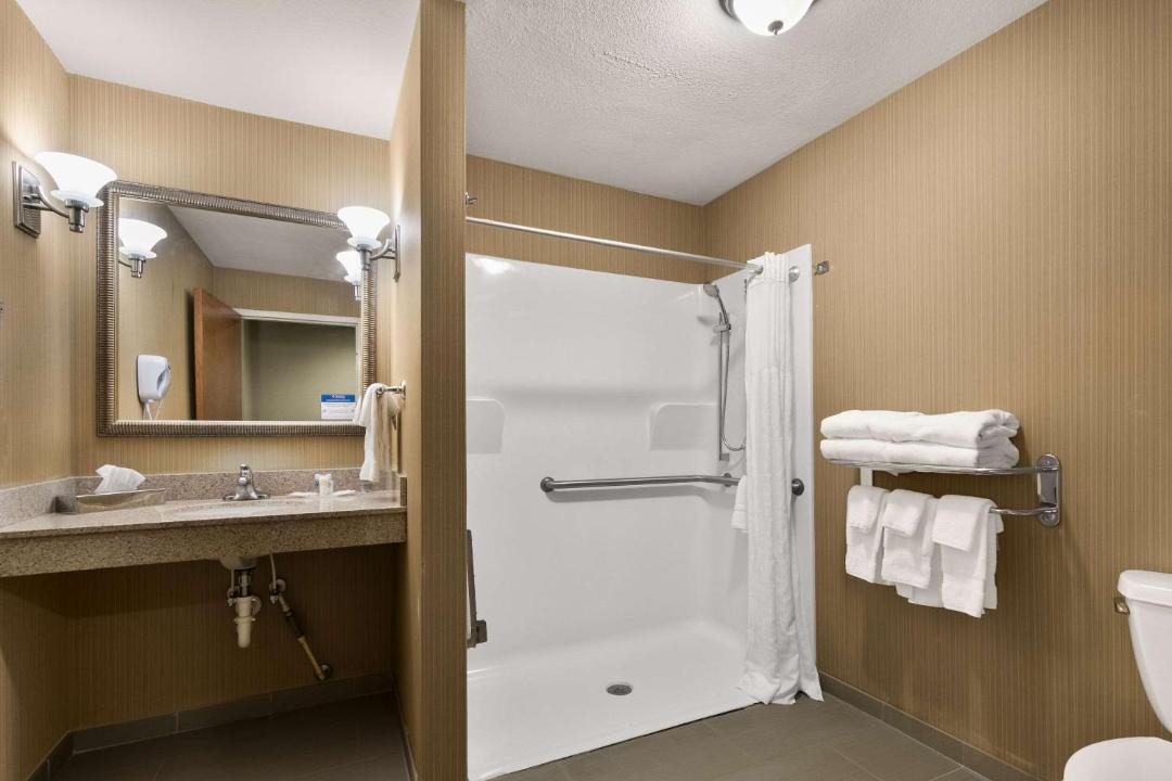 Photo of Bathroom in Commerce