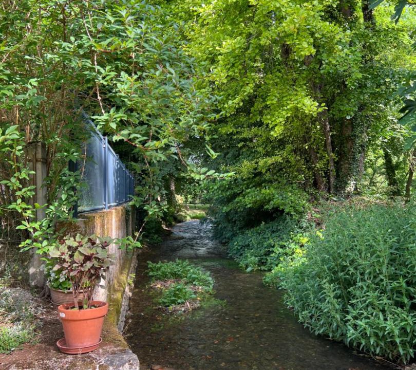 Photo of Others in Payre