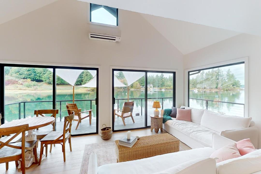 Photo of Livingroom in Fox Island