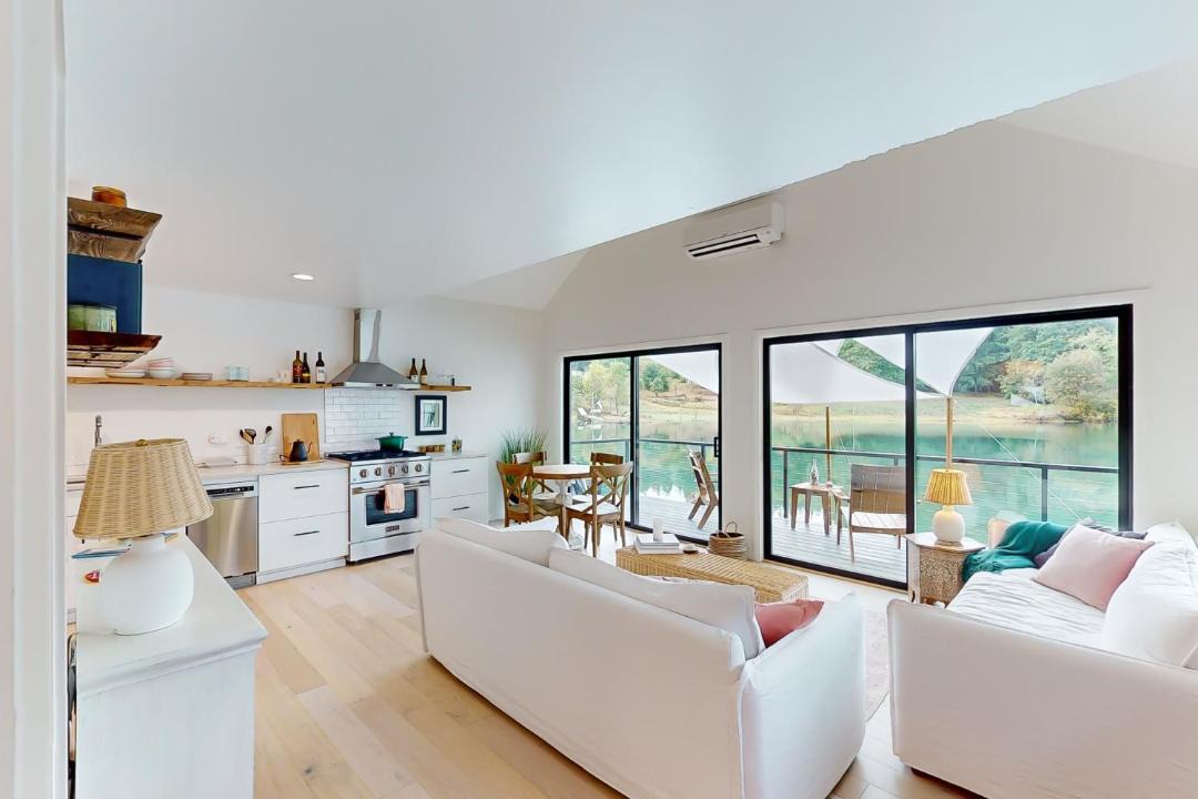 Photo of Livingroom in Fox Island