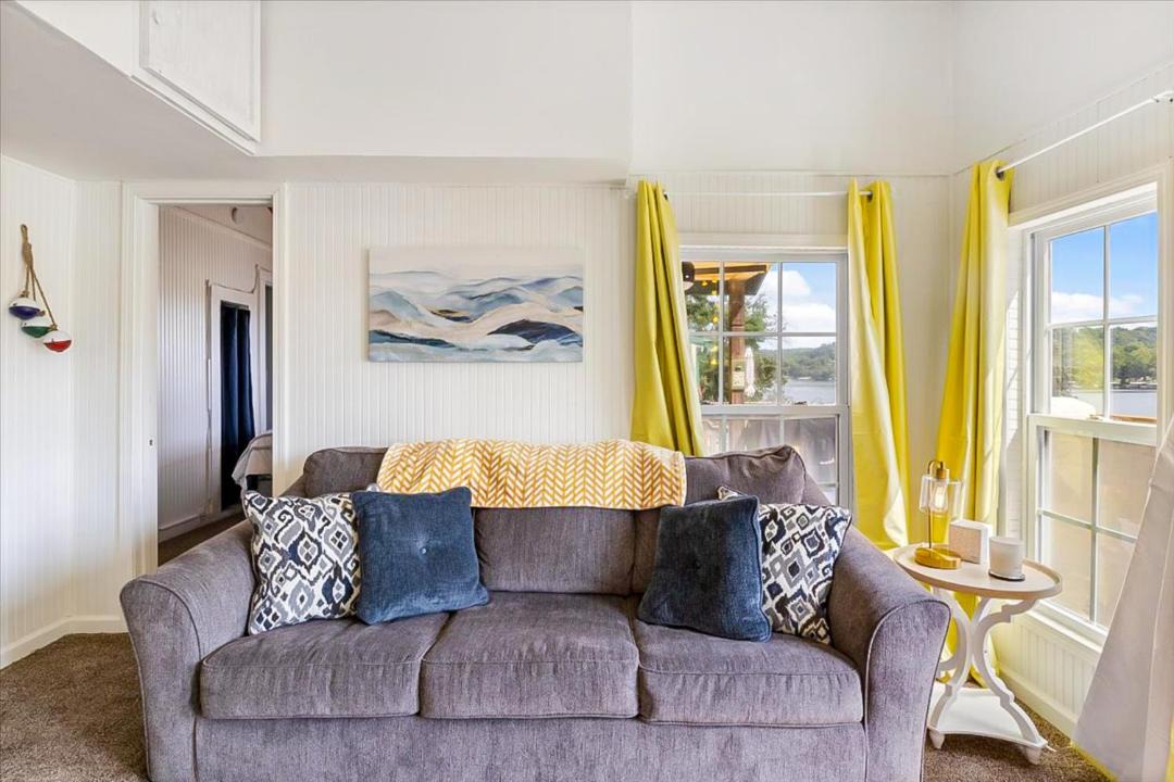 Photo of Livingroom in Gravois Mills