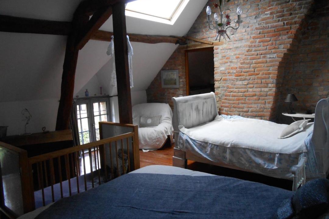 Photo of Others in Amfroipret