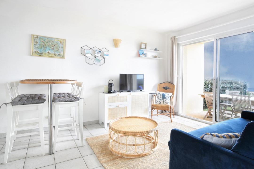 Photo of Livingroom in Saint-Jean-de-la-Riviere