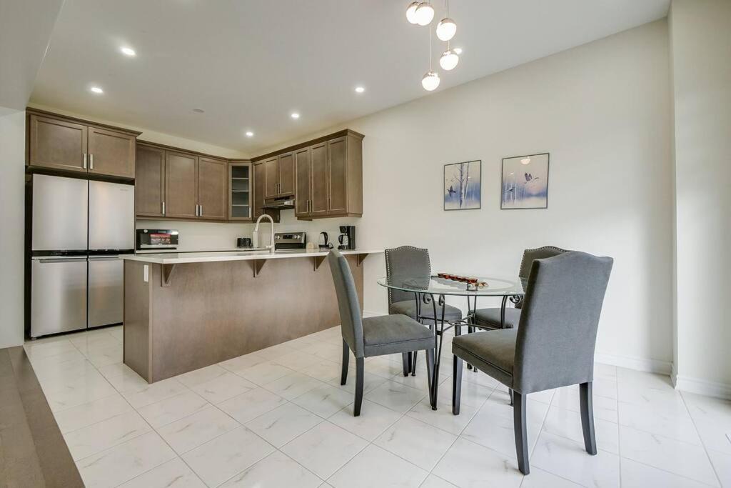 Photo of Livingroom in Milton