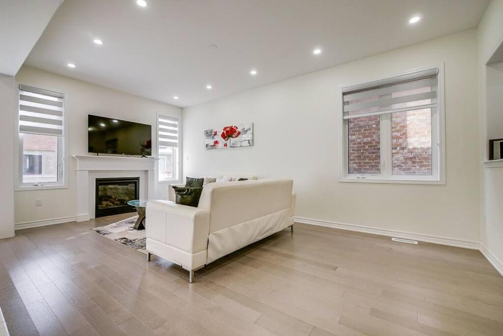 Photo of Livingroom in Milton