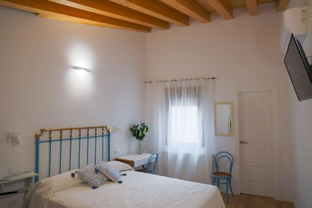 Photo of Bedroom in Huete