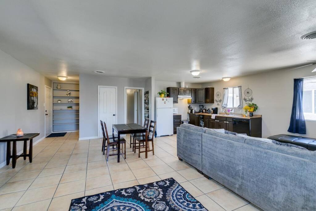 Photo of Livingroom in Rancho Oakey