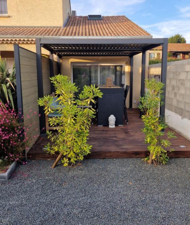 Photo of Buildings in Chanos-Curson