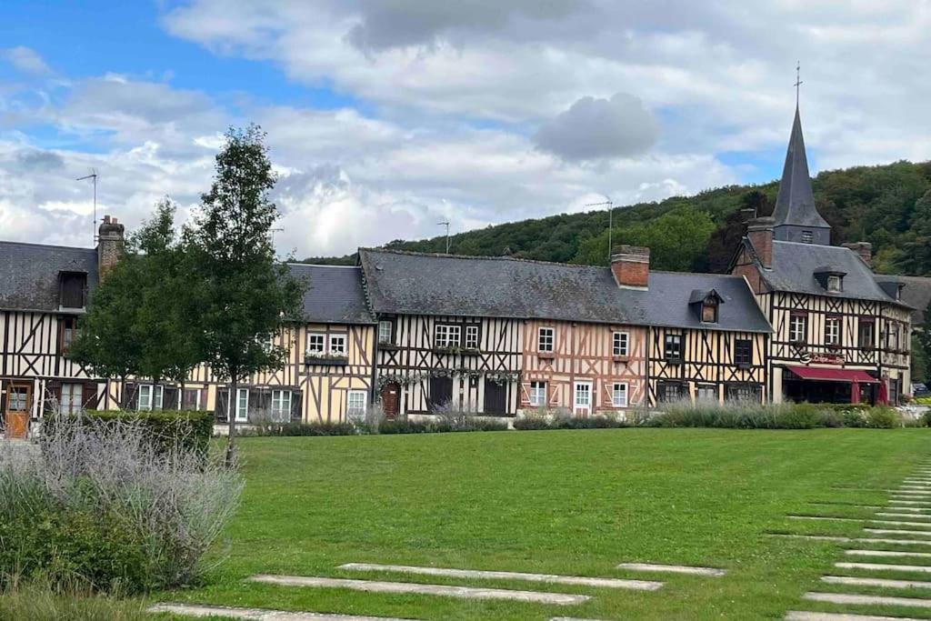 Photo of Others in Le Bec-Hellouin