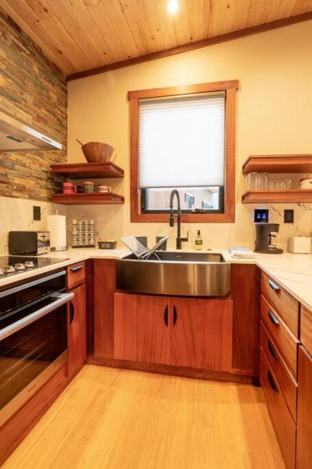 Photo of Kitchen in Sandy