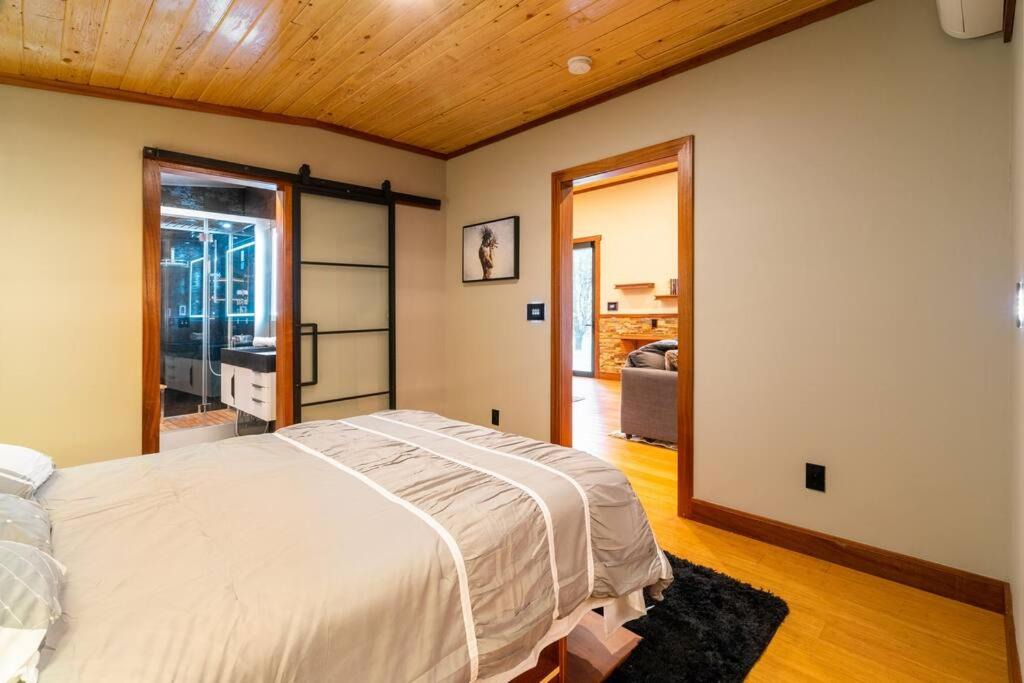Photo of Bedroom in Sandy