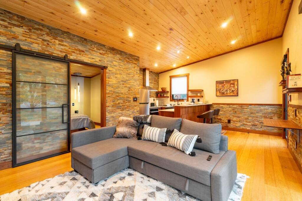 Photo of Livingroom in Sandy